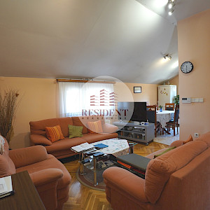 SELNICA ŠĆITARJEVSKA dvije kuće + pomoćni objekti, zemljište 4850 m2