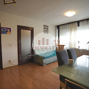 ŠPANSKO Ugodan 3soban stan 62 m2, 2. kat, top lokacija, balkon, spremište, BEZ PROVIZIJE