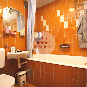 ŠPANSKO Ugodan 3soban stan 62 m2, 2. kat, top lokacija, balkon, spremište, BEZ PROVIZIJE