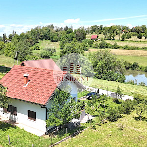 KARLOVAC Ladvenjak uz Koranu, kuća 90m2, zemljište 400 m2, mirno okruženje, parking