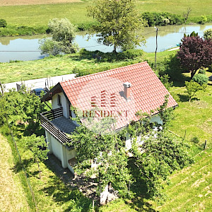 KARLOVAC Ladvenjak uz Koranu, kuća 90m2, zemljište 400 m2, mirno okruženje, parking