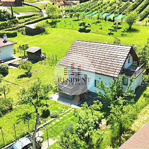 KARLOVAC Ladvenjak uz Koranu, kuća 90m2, zemljište 400 m2, mirno okruženje, parking