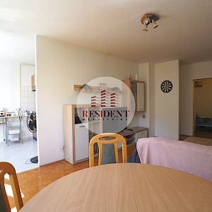 ŠPANSKO Ugodan 3soban stan 63 m2, 2. kat, top lokacija, loggia, spremište, BEZ PROVIZIJE