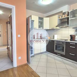 NAJAM - PREČKO Ugodan 3soban stan 59 m2 + parking, 6. kat, top lokacija, lift, loggia