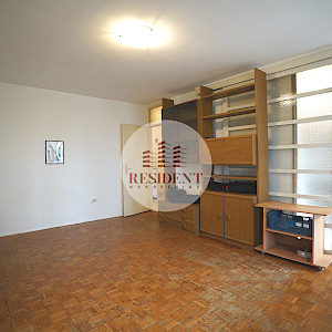 SREDNJACI Funkcionalan 1soban stan 42 m2, 4. kat, loggia, spremište, BEZ PROVIZIJE
