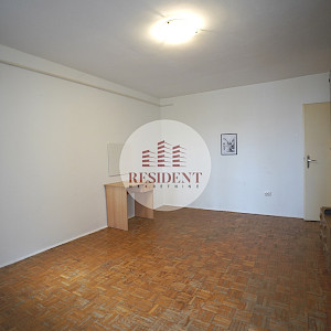SREDNJACI Funkcionalan 1soban stan 42 m2, 4. kat, loggia, spremište, BEZ PROVIZIJE
