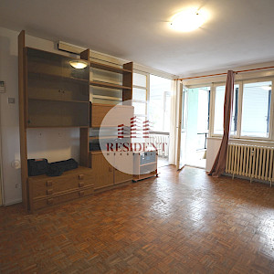 SREDNJACI Funkcionalan 1soban stan 42 m2, 4. kat, loggia, spremište, BEZ PROVIZIJE