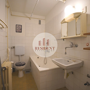 SREDNJACI Funkcionalan 1soban stan 42 m2, 4. kat, loggia, spremište, BEZ PROVIZIJE