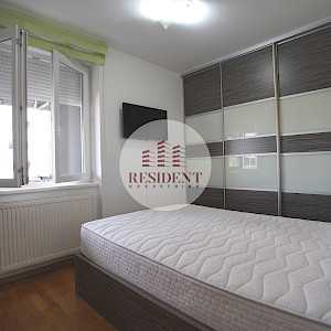 NAJAM - ZAPREŠIĆ Centar, 2soban stan 44 m2 + parking, 2. kat, lift, loggia