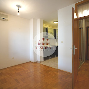 VRBANI 3 Functional one-bedroom apartment 38 m2, 3rd floor, top location, loggia, balcony, storage room