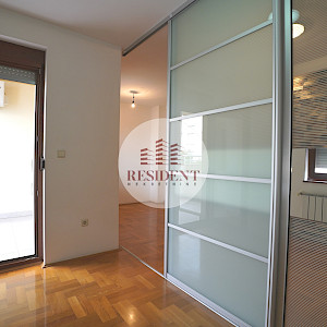 VRBANI 3 Functional one-bedroom apartment 38 m2, 3rd floor, top location, loggia, balcony, storage room
