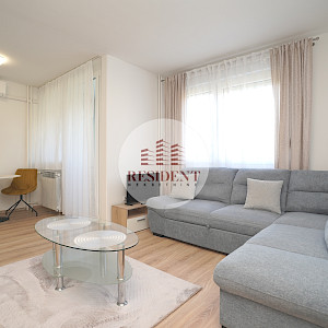 ŠPANSKO Funkcionalan 1soban stan 40 m2, 2. kat, odlična lokacija, loggia, spremište