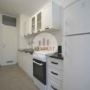 ŠPANSKO Funkcionalan 1soban stan 40 m2, 2. kat, odlična lokacija, loggia, spremište
