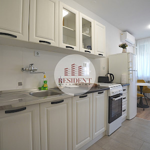 ŠPANSKO Funkcionalan 1soban stan 40 m2, 2. kat, odlična lokacija, loggia, spremište