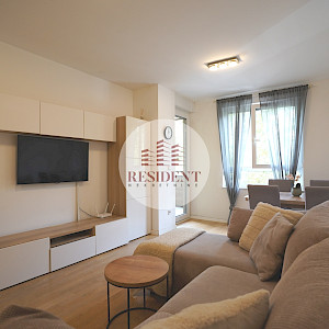 ŠPANSKO Modern 2-room apartment (49 m²) + garage parking space, new build, 1st floor, prime location, balcony, storage unit, NO COMMISSION.