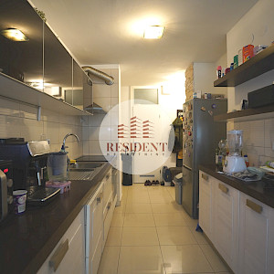 GREDICE Komforan 3soban stan 75 m2, top lokacija, mirno okruženje, spremište